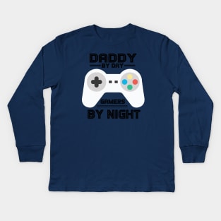 DADDY BY DAY GAMERS BY NIGHT Kids Long Sleeve T-Shirt